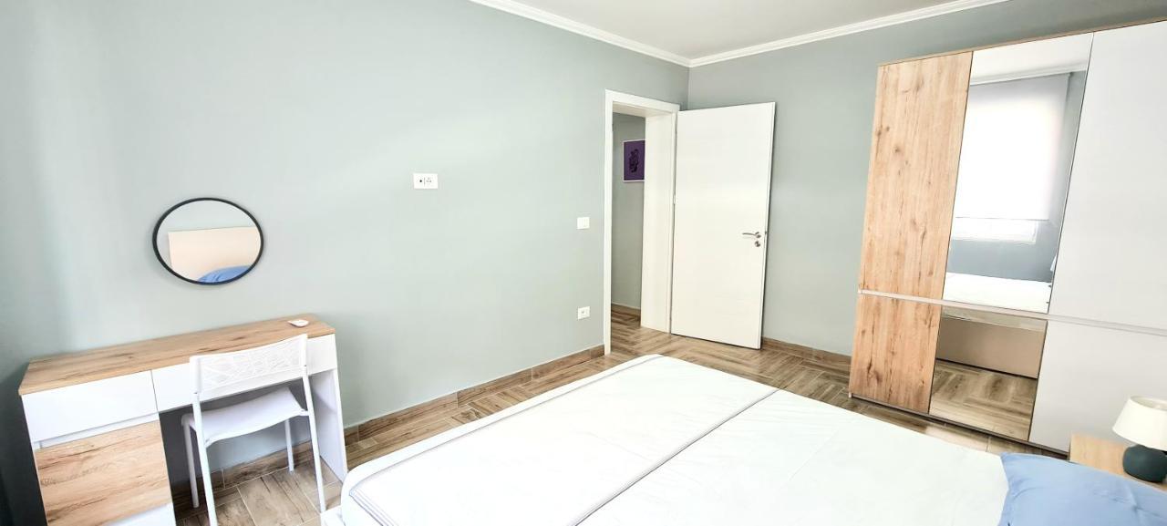 2V1 - 21 Dhjetori Appartement Tirana Buitenkant foto