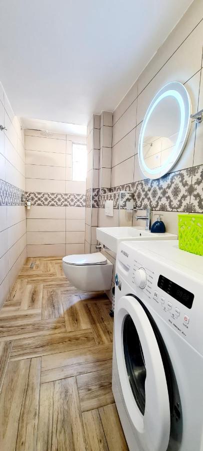 2V1 - 21 Dhjetori Appartement Tirana Buitenkant foto