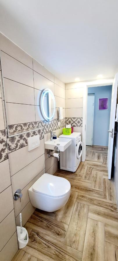 2V1 - 21 Dhjetori Appartement Tirana Buitenkant foto