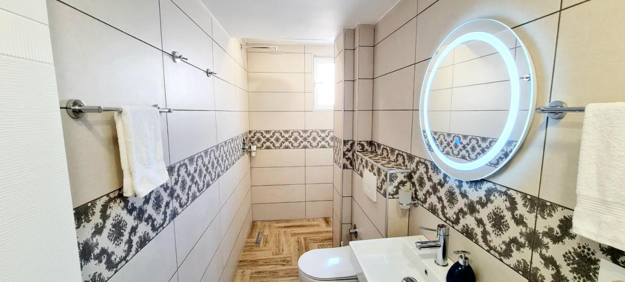 2V1 - 21 Dhjetori Appartement Tirana Buitenkant foto